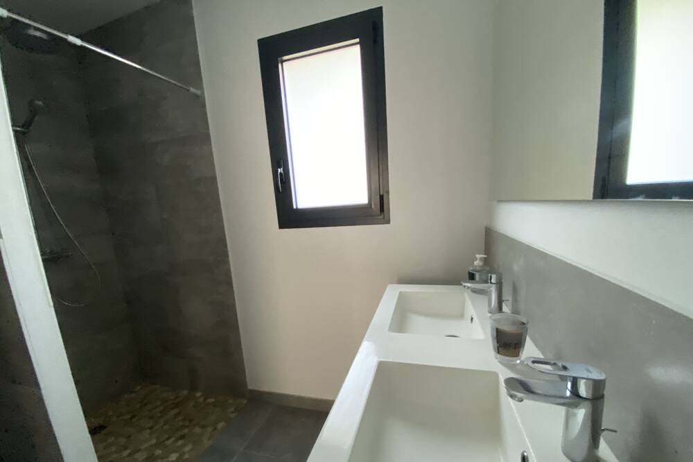 Photo of Bathroom in La Garde-Adhemar