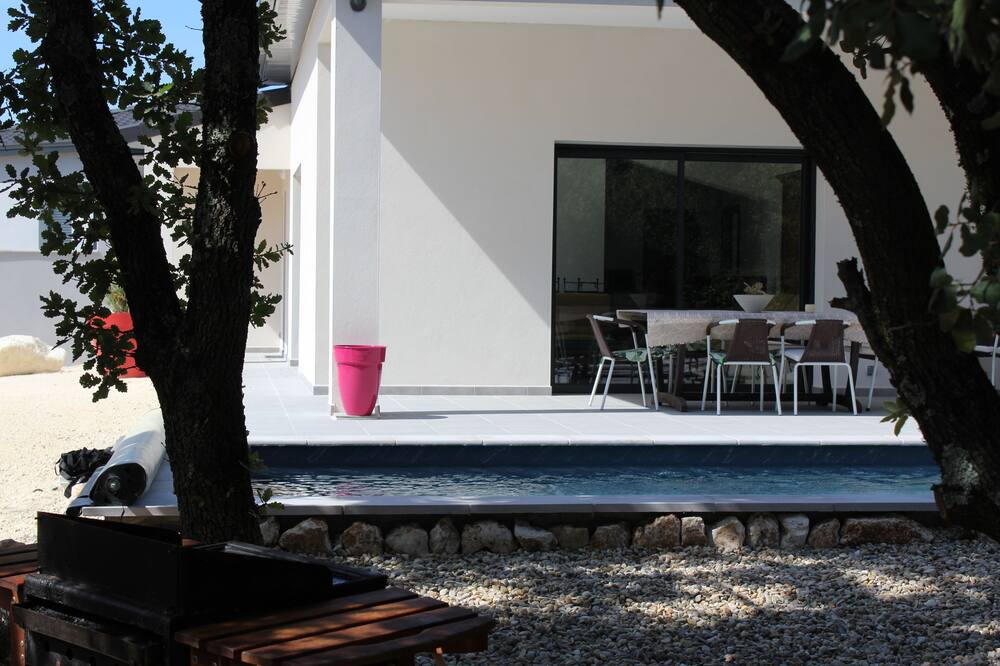 Photo of Patio Balcony in La Garde-Adhemar