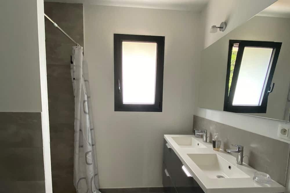 Photo of Bathroom in La Garde-Adhemar