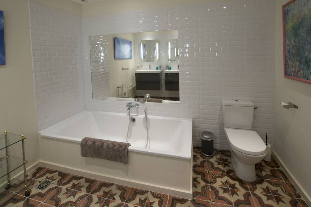 Photo of Bathroom in Crestet