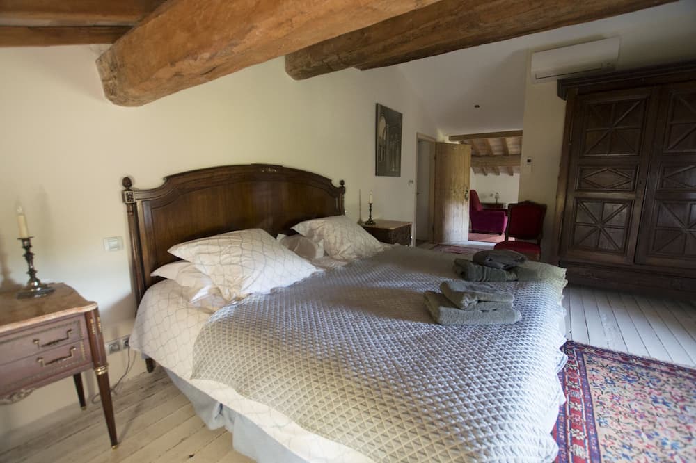 Photo of Bedroom in Crestet