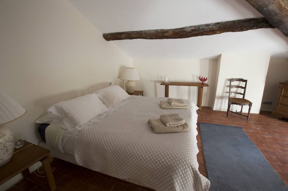 Photo of Bedroom in Crestet