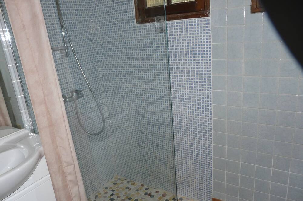 Photo of Bathroom in Violes