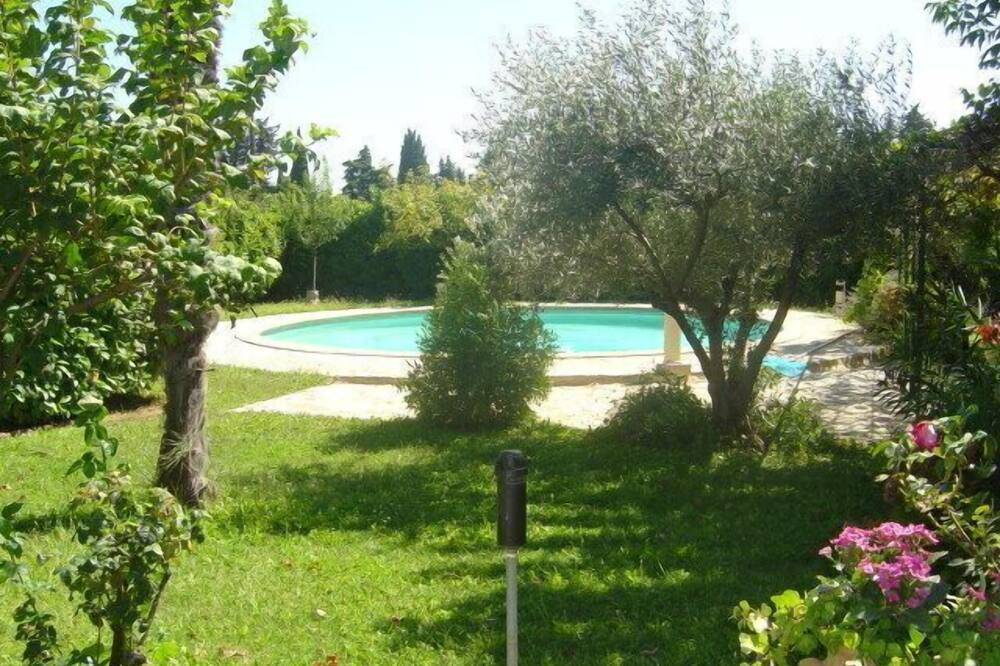 Photo of Outdoor in Violes
