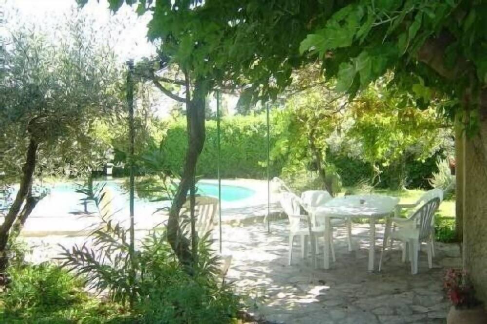Photo of Outdoor in Violes