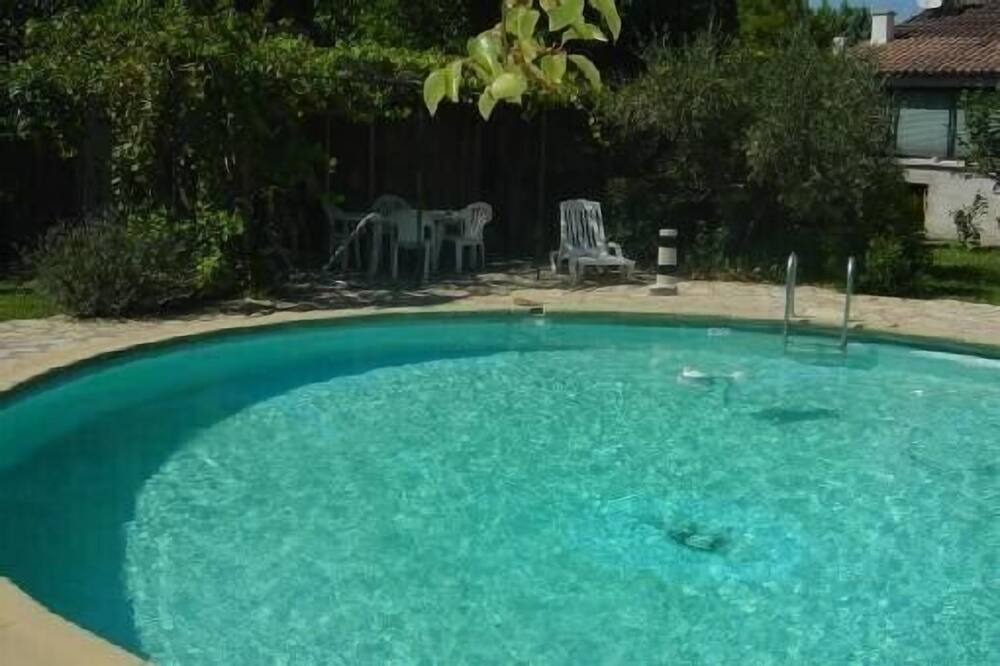 Photo of Outdoor in Violes