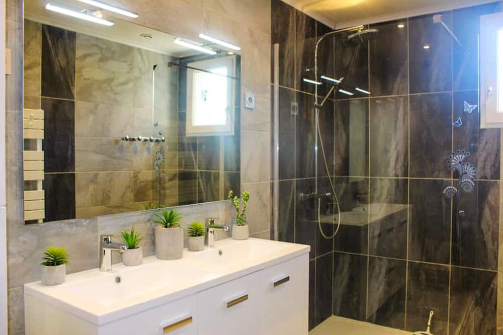 Photo of Bathroom in Poids-de-Fiole