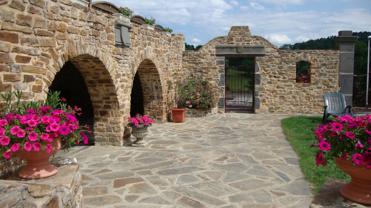 Photo of Buildings in Coren