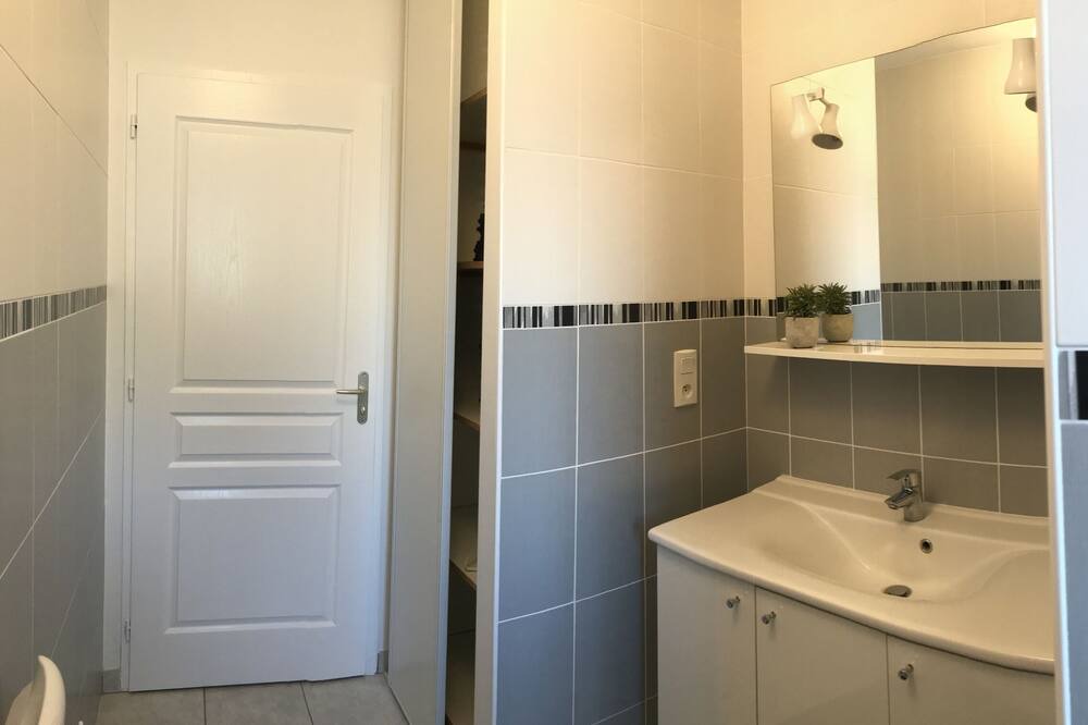 Photo of Bathroom in Villeneuve-de-Berg
