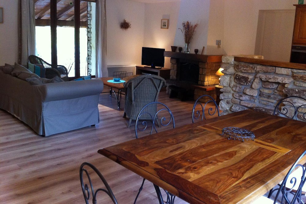 Photo of Livingroom in La Roque-sur-Pernes