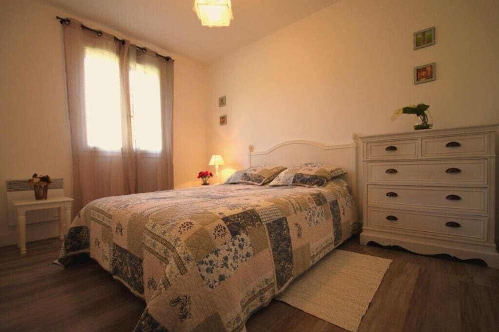 Photo of Bedroom in La Roque-sur-Pernes