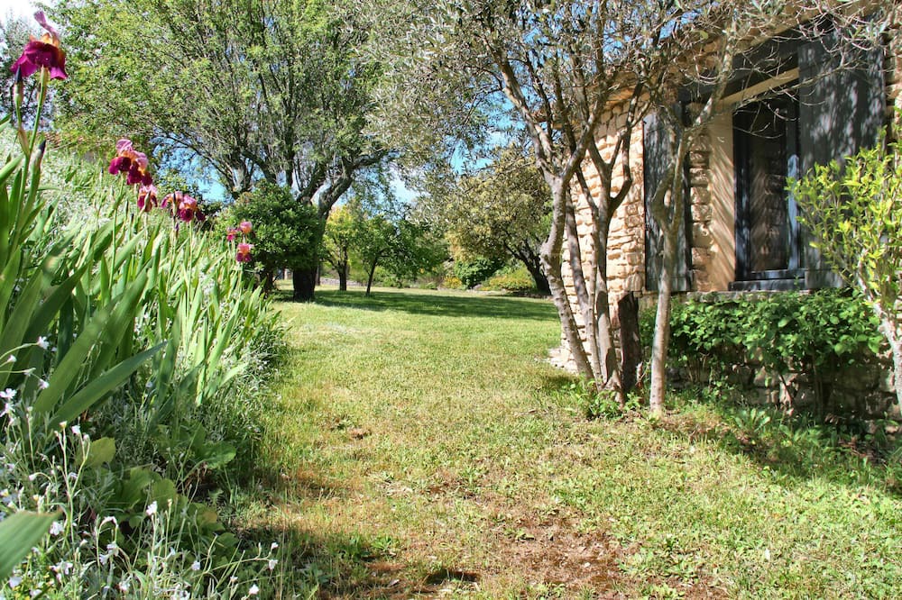 Photo of Outdoor in La Roque-sur-Pernes
