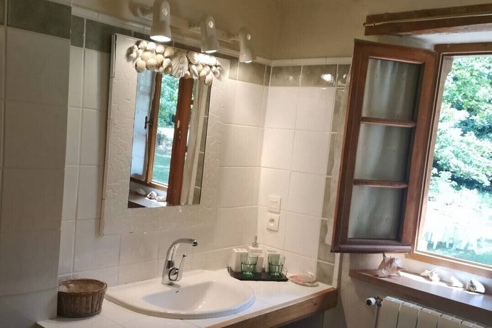 Photo of Bathroom in Peyrins