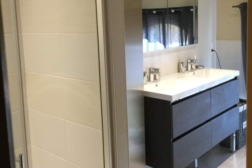 Photo of Bathroom in Courlaoux