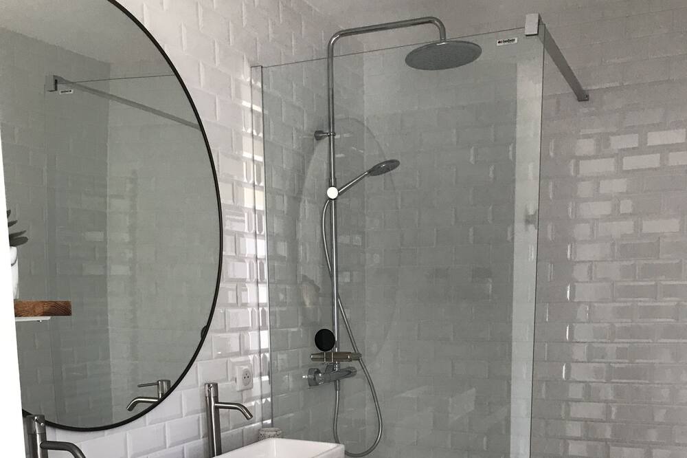 Photo of Bathroom in Crain