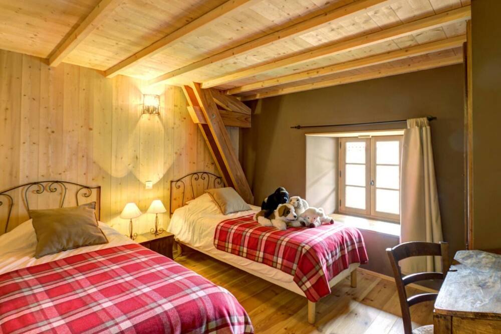 Photo of Bedroom in Saint-Just-la-Pendue