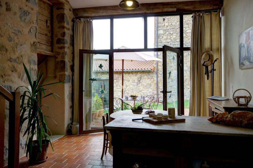 Photo of Kitchen in Saint-Just-la-Pendue