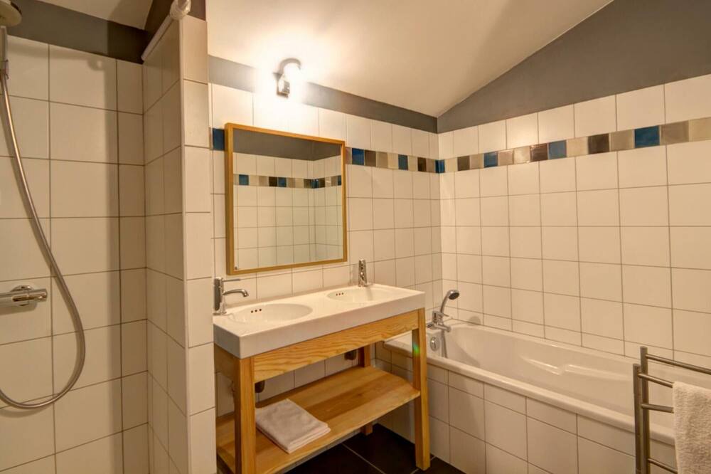 Photo of Bathroom in Saint-Just-la-Pendue