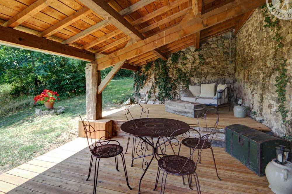 Photo of Patio Balcony in Saint-Just-la-Pendue