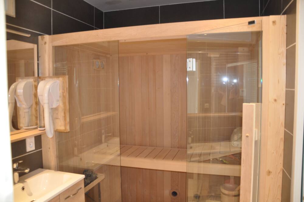Photo of Bathroom in Thionne