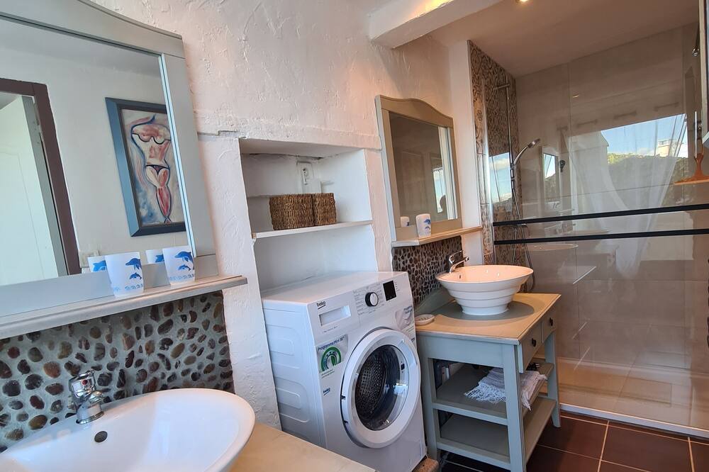 Photo of Bathroom in Besignan