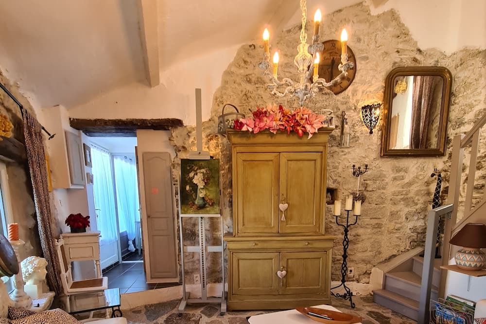 Photo of Livingroom in Besignan