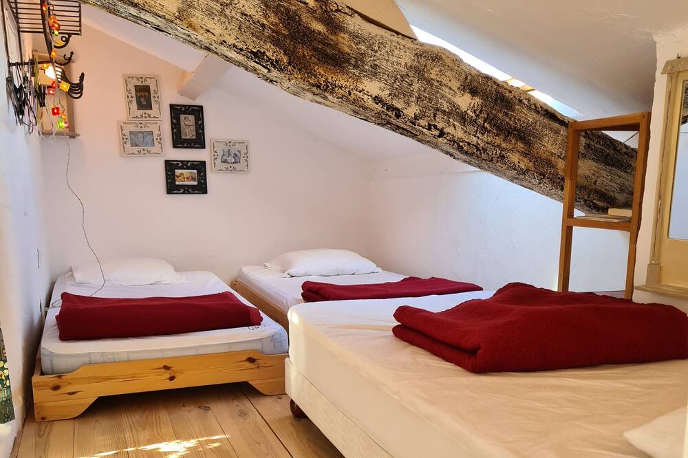 Photo of Bedroom in Besignan