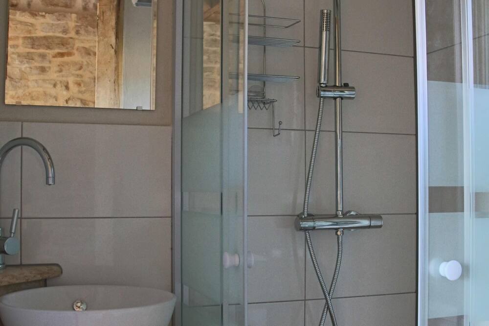 Photo of Bathroom in Courlaoux