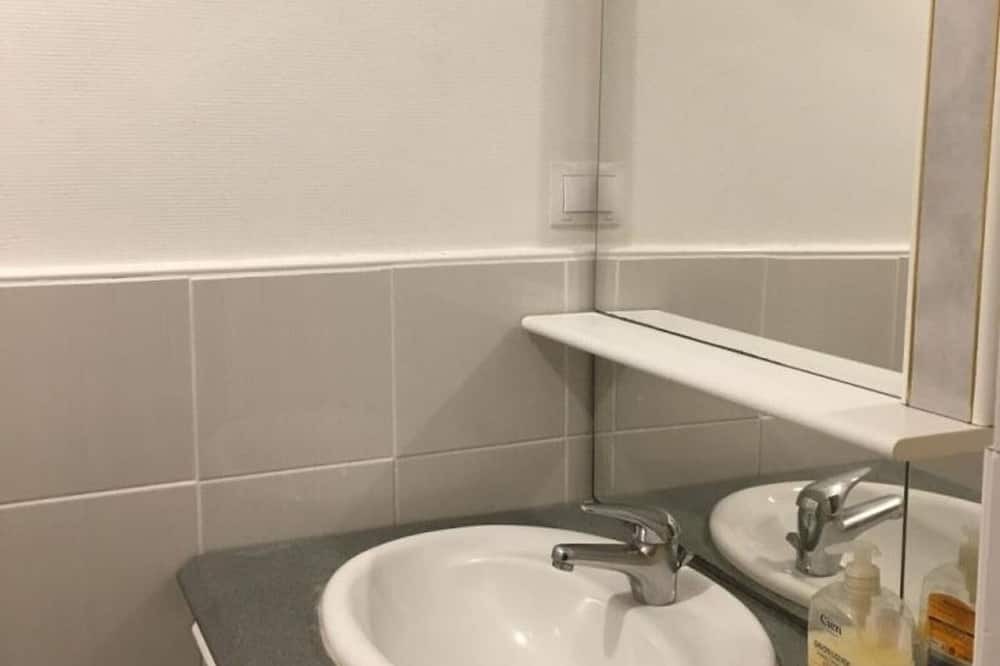 Photo of Bathroom in Gipcy