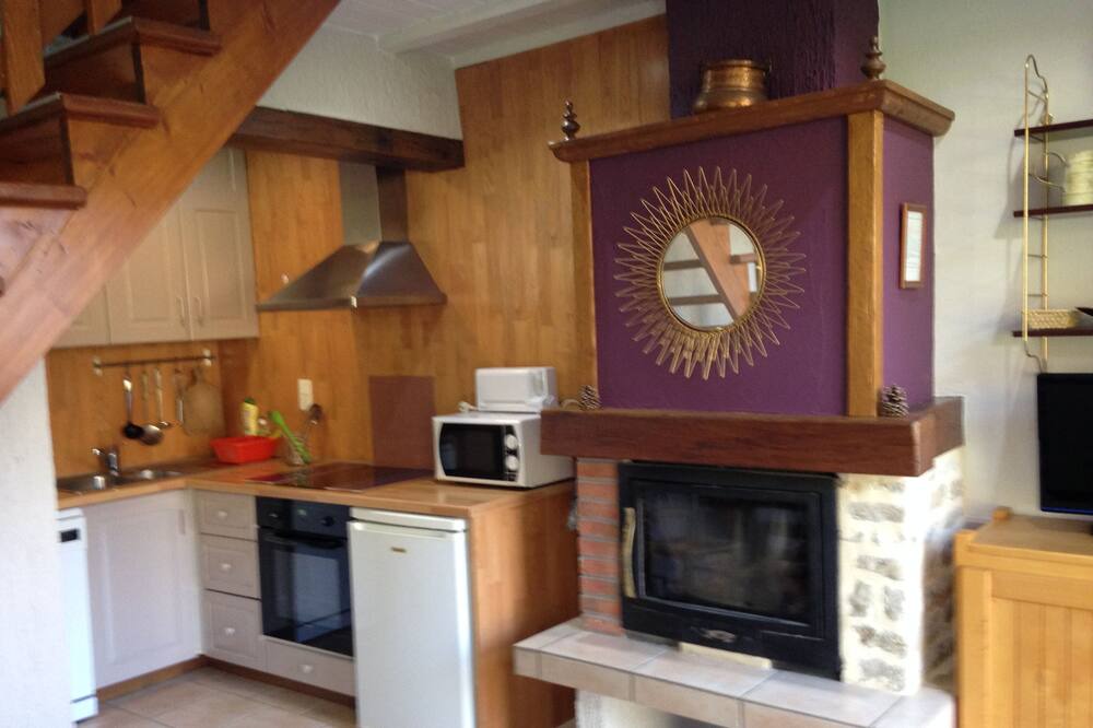 Photo of Kitchen in Nans-sous-Sainte-Anne