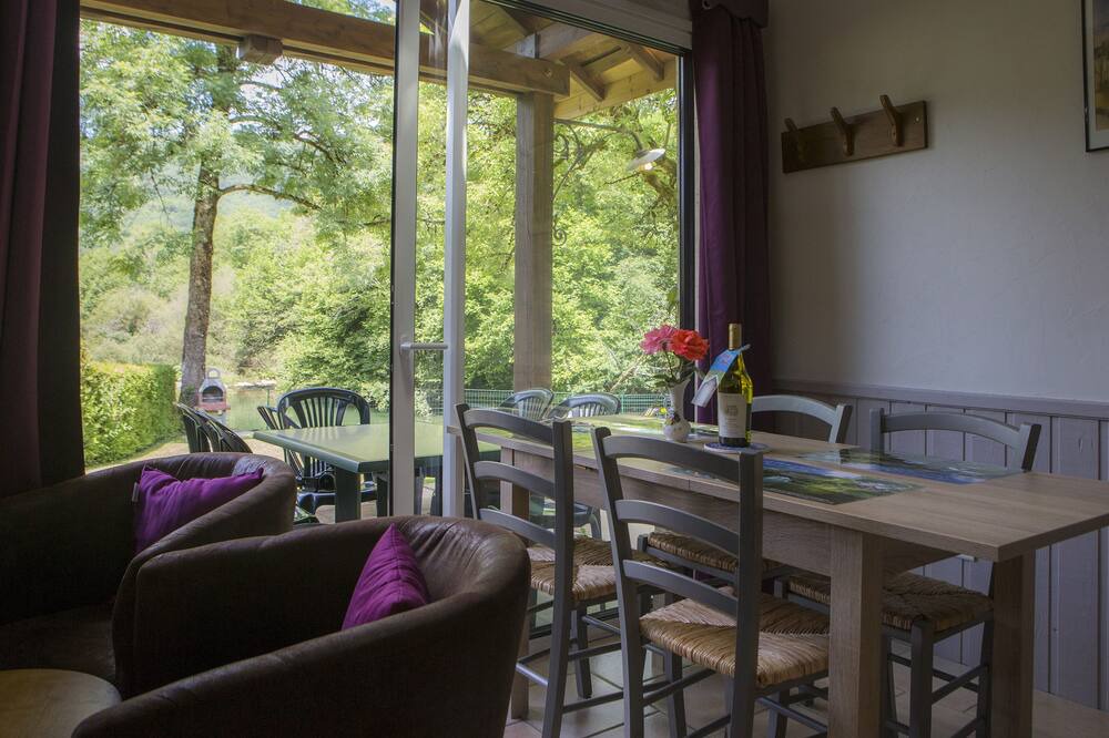 Photo of Livingroom in Nans-sous-Sainte-Anne