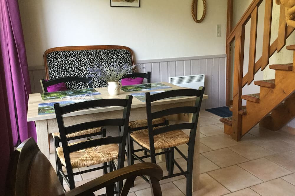 Photo of Kitchen in Nans-sous-Sainte-Anne