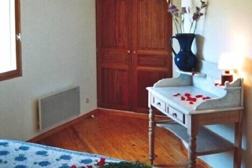 Photo of Bedroom in Entrechaux