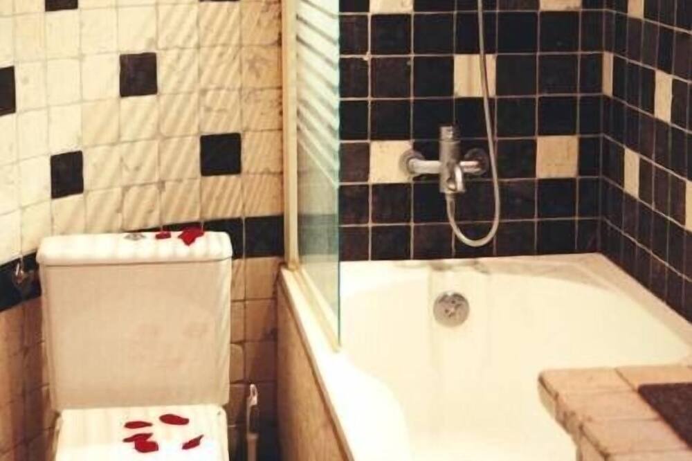 Photo of Bathroom in Entrechaux