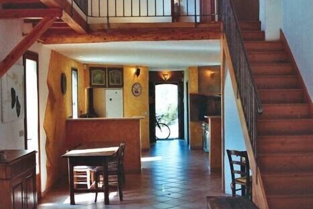 Photo of Livingroom in Entrechaux