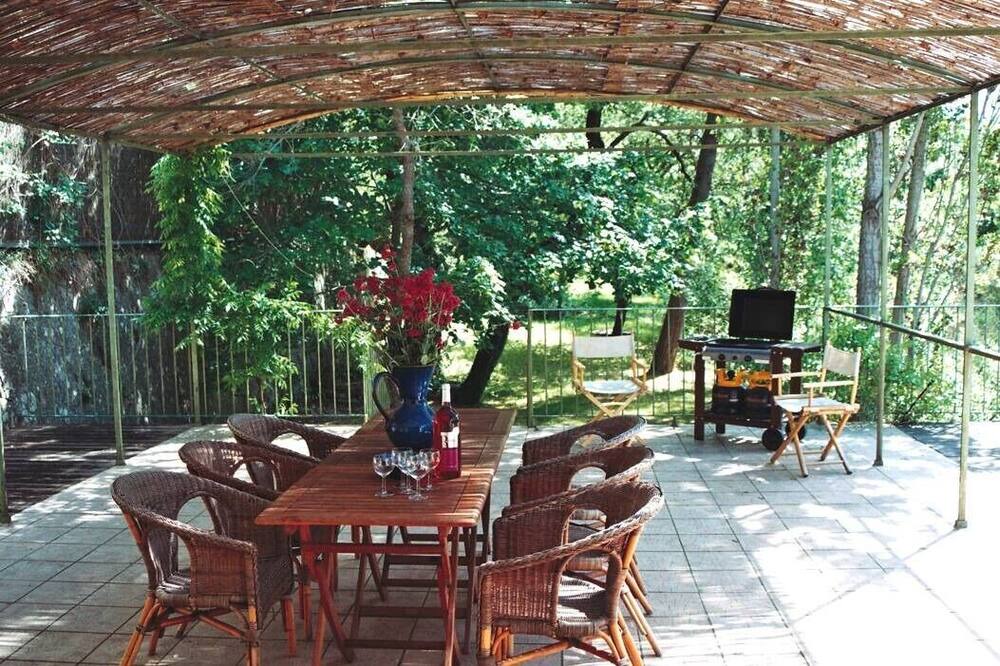 Photo of Patio Balcony in Entrechaux