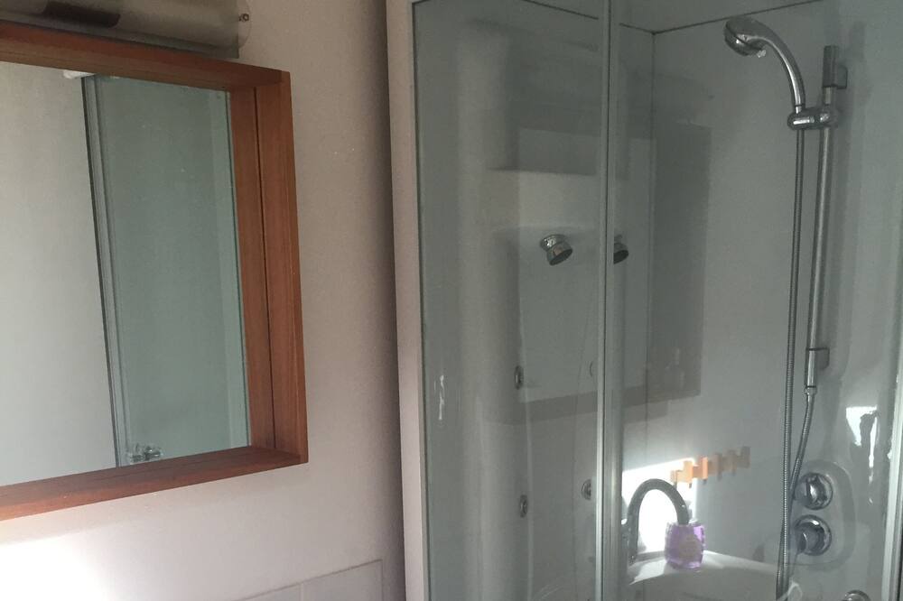 Photo of Bathroom in Serqueux