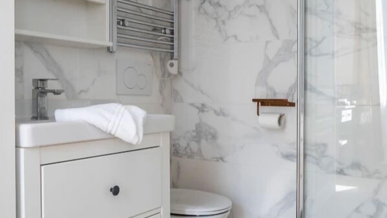 Photo of Bathroom in Saint-Etienne-de-Saint-Geoirs