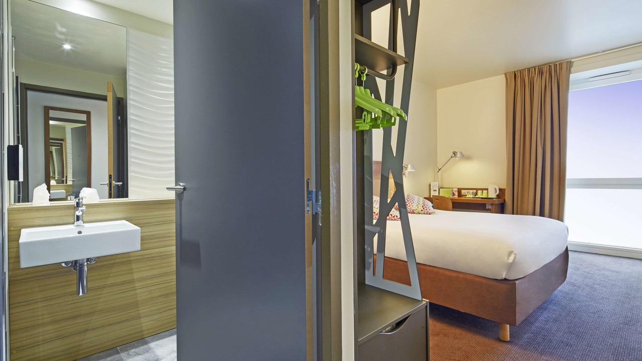Photo of Bedroom in Gif-sur-Yvette