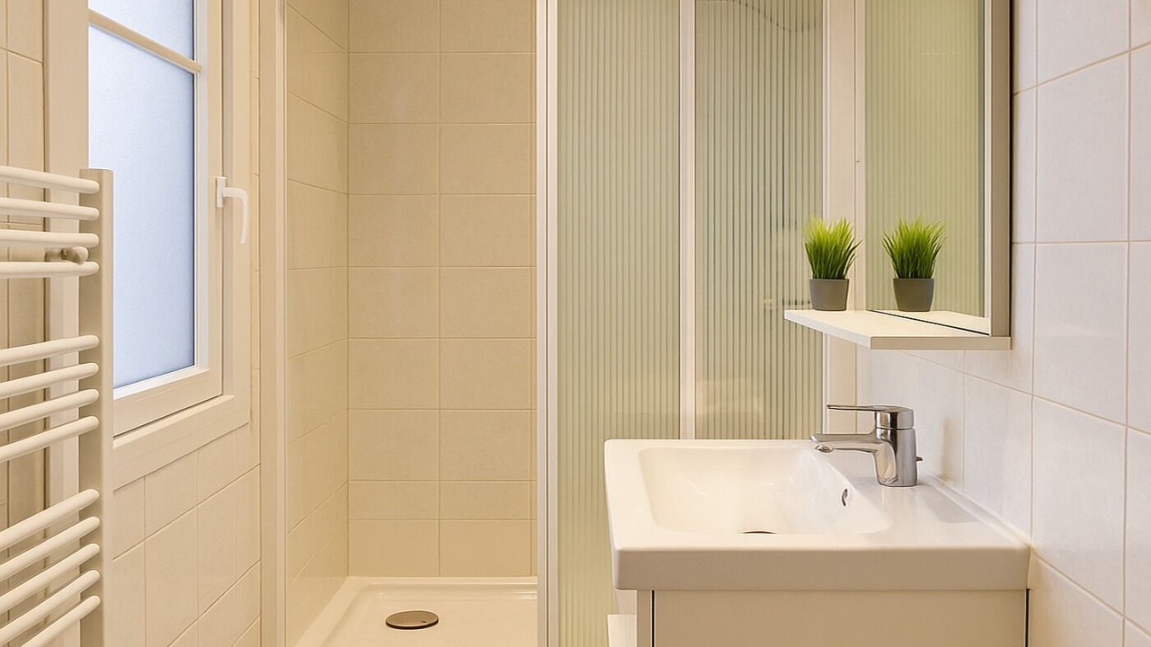 Photo of Bathroom in Quartier de la Salpetriere