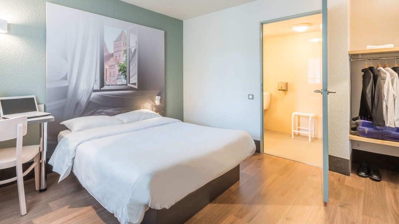 Photo of Bedroom in Toulon-sur-Allier