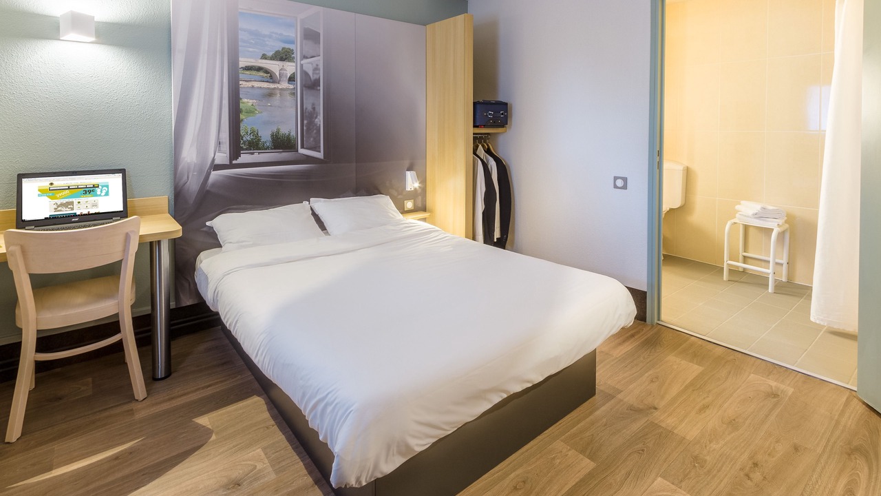 Photo of Bedroom in Toulon-sur-Allier