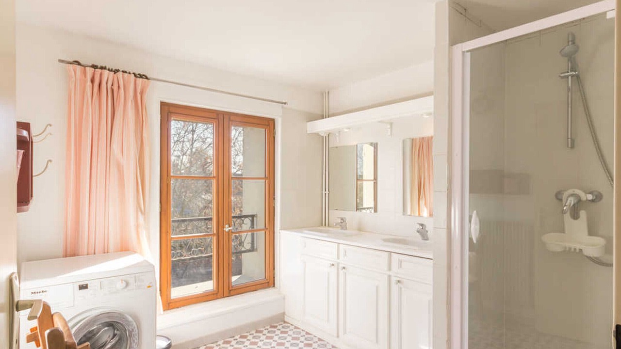 Photo of Bathroom in Cernay-la-Ville