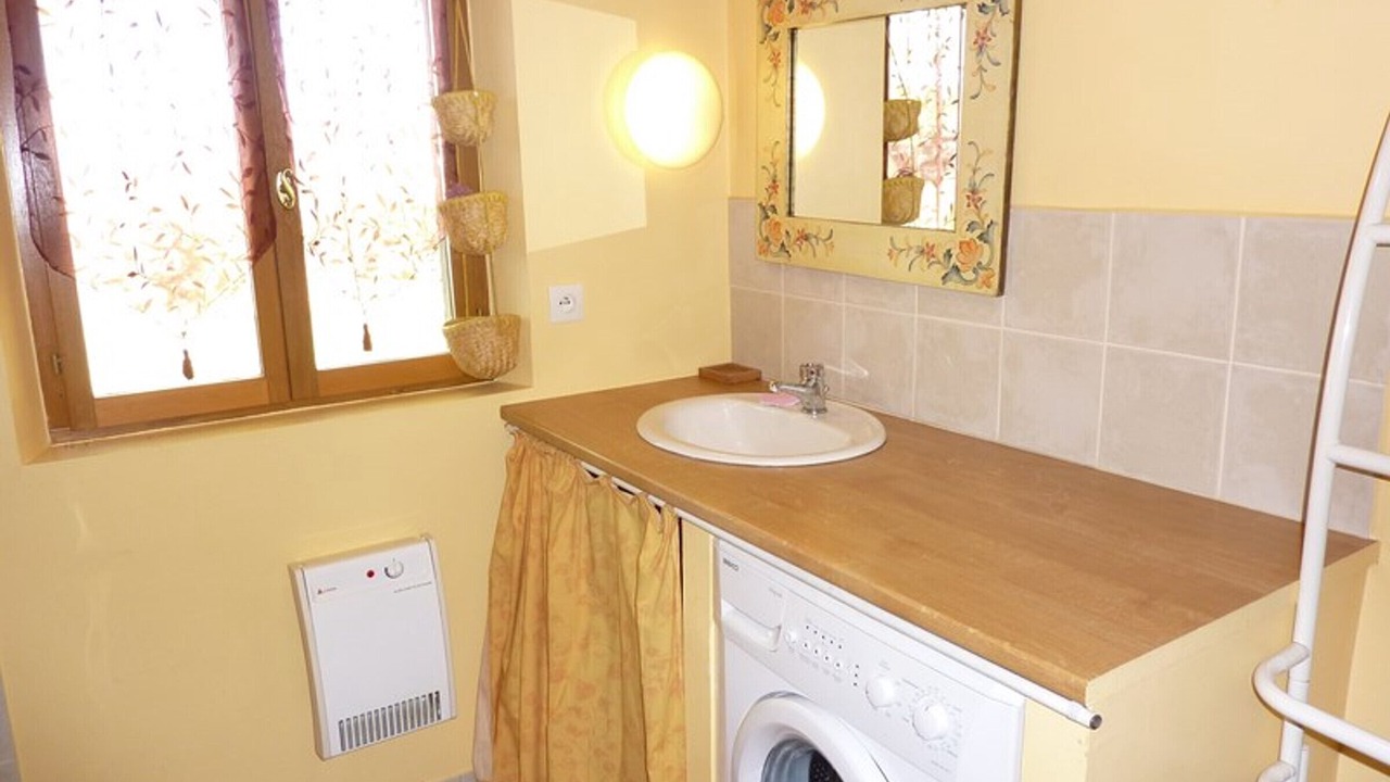 Photo of Bathroom in Valuejols