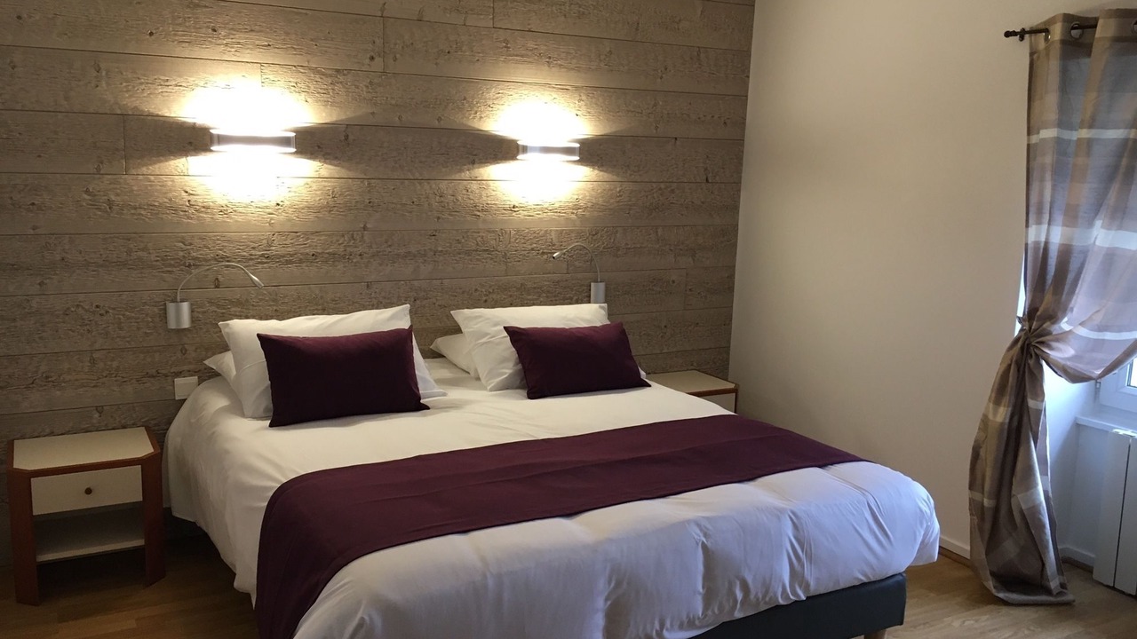 Photo of Bedroom in Rouvray (Cote-d'Or)