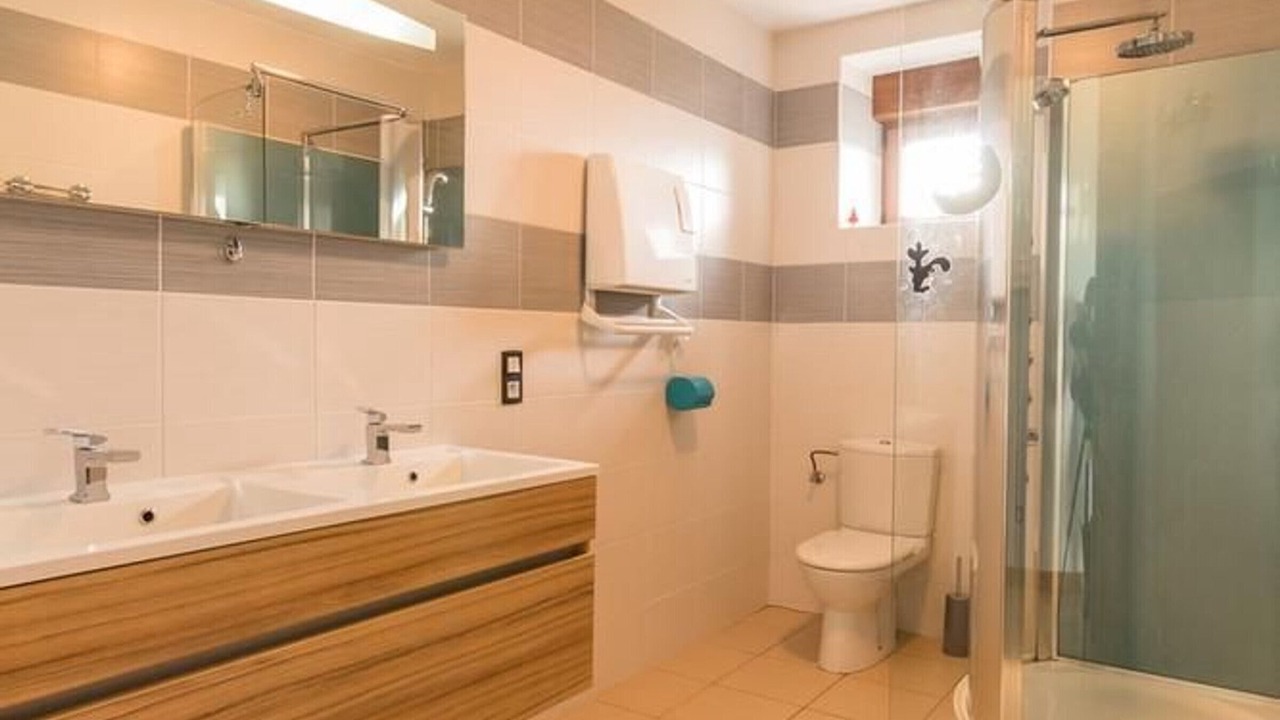 Photo of Bathroom in Corravillers
