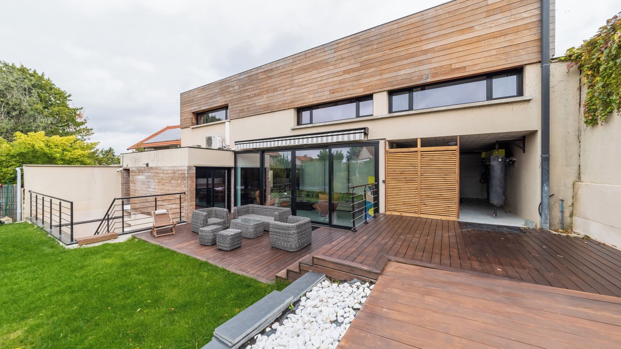 Photo of Patio Balcony in L'Hay-les-Roses