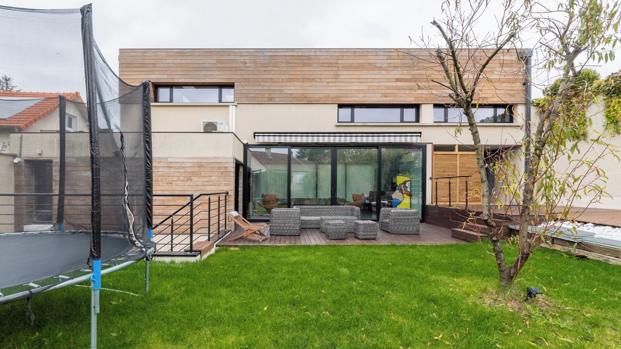Photo of Patio Balcony in L'Hay-les-Roses