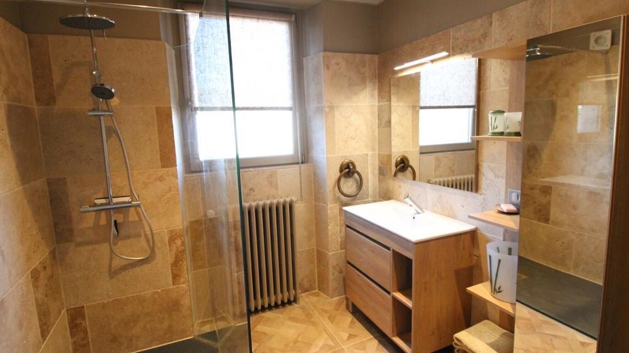 Photo of Bathroom in Neuveglise-sur-Truyere