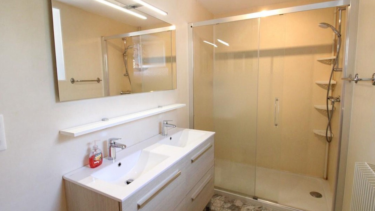 Photo of Bathroom in Neuveglise-sur-Truyere
